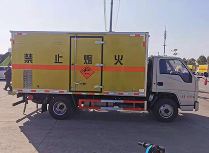 墨竹工卡爆破器材运输车技术升级与安全合规新趋势